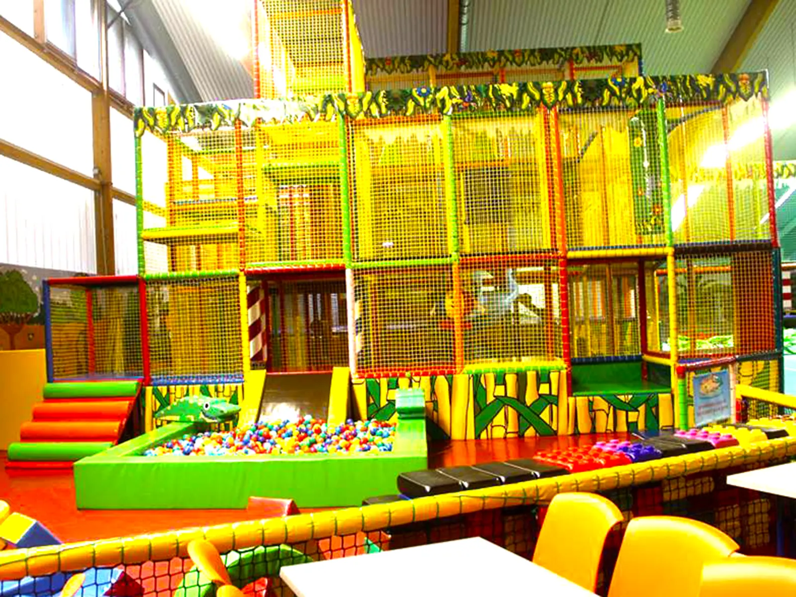Indoor-Spielplatz und weicher Baby-Spielbereich in Deutschland